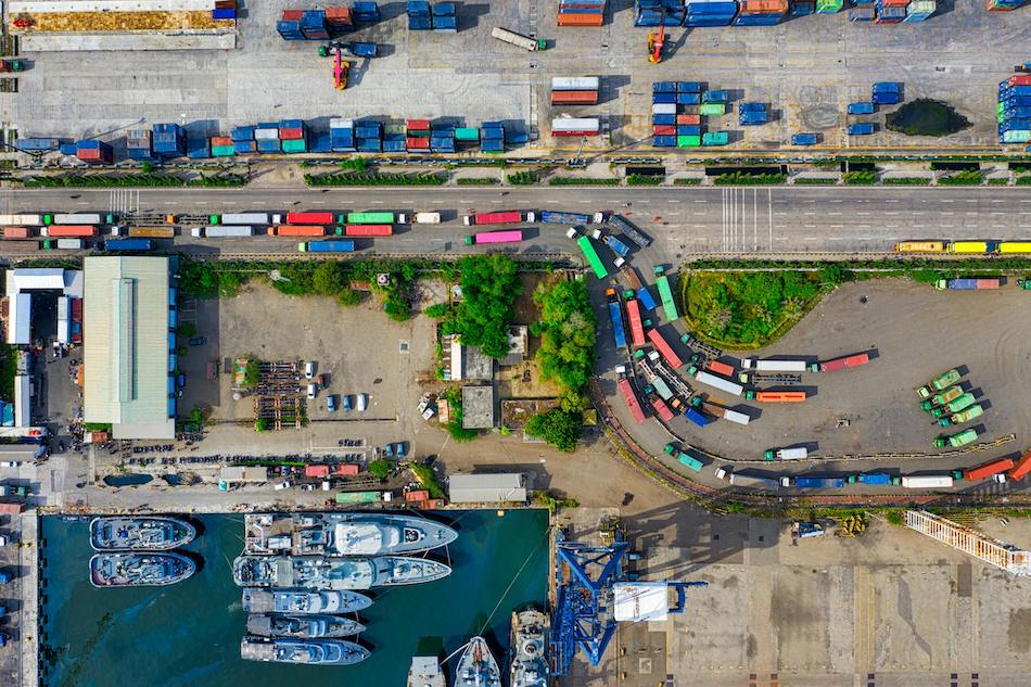How to Incorporate AI into Your E-Commerce Fleet Management System (FMS)